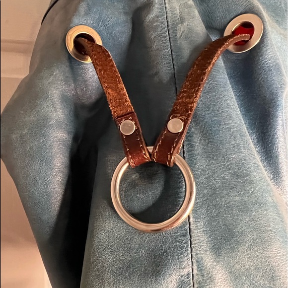 Tano Modern Bucket. Beautiful blue color w/ silver hardware. Fun everyday bag! - Picture 2 of 6